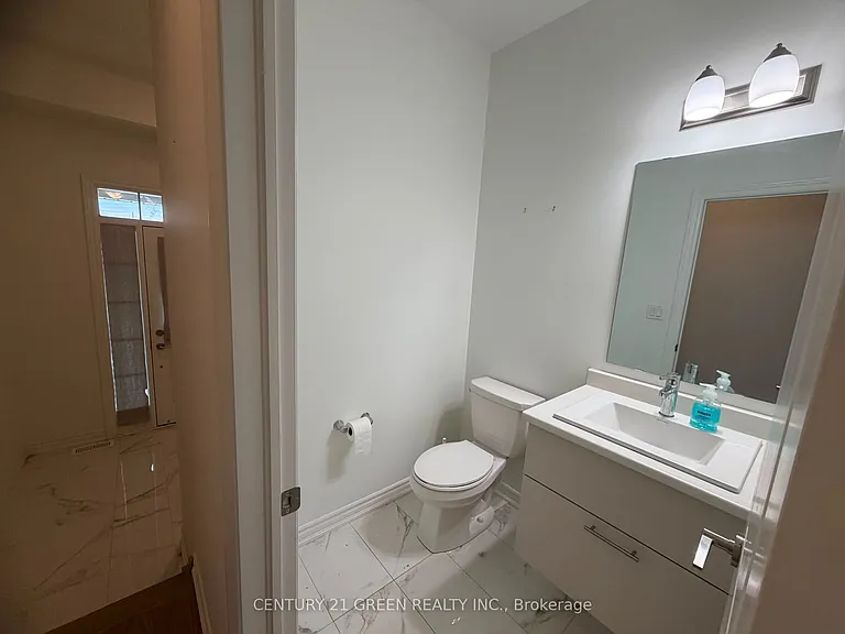 6 Reigate Ave — Photo 4