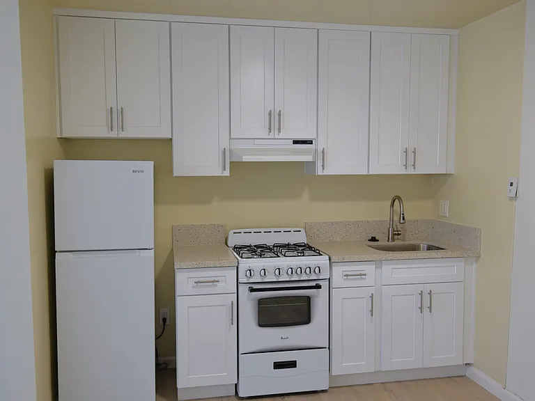 1015 E Lomita Ave #4 — Photo 4