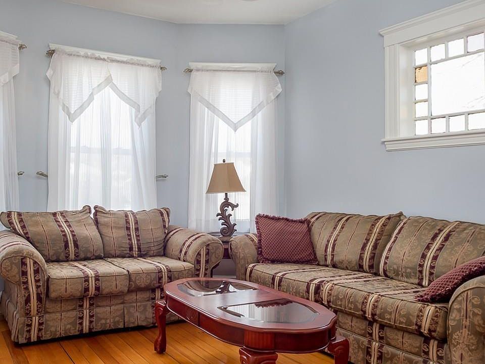 1st image of 6 Shillaber St #2