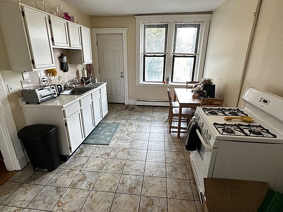 3rd image of 1682 Commonwealth Ave APT 2A