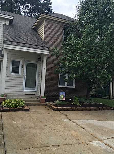 1st image of 736 S Lake Cir
