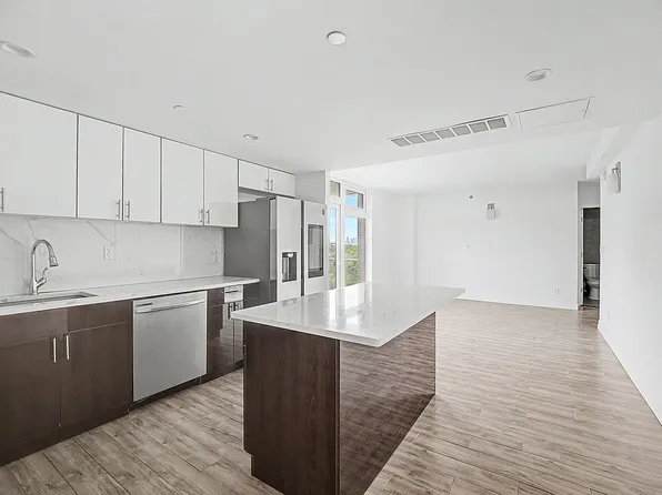 6518 Austin St #7HH, Rego Park, NY 11374