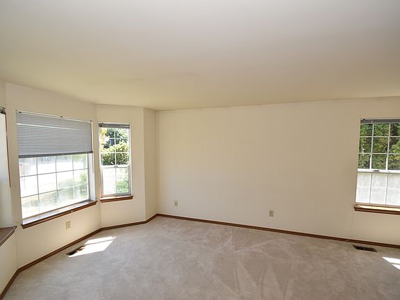 5th image of 6914 71st Ave NE