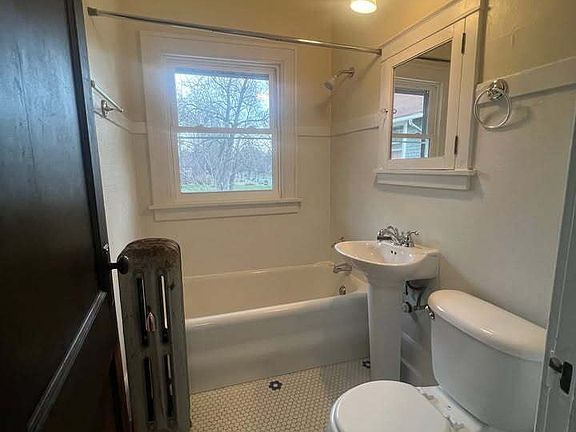 3rd image of 1137 44th St Unit 4