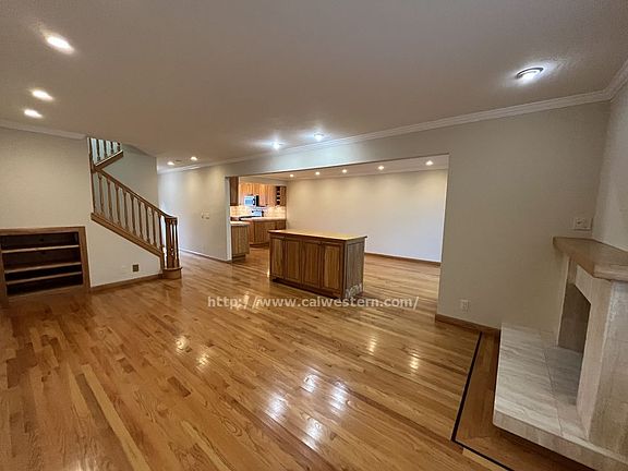 3rd image of 114 Charter Oaks Cir