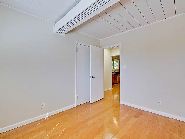 485 Emmons Dr — Photo 37