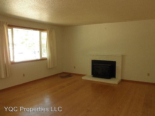 3rd image of 717 SE 105th Ave