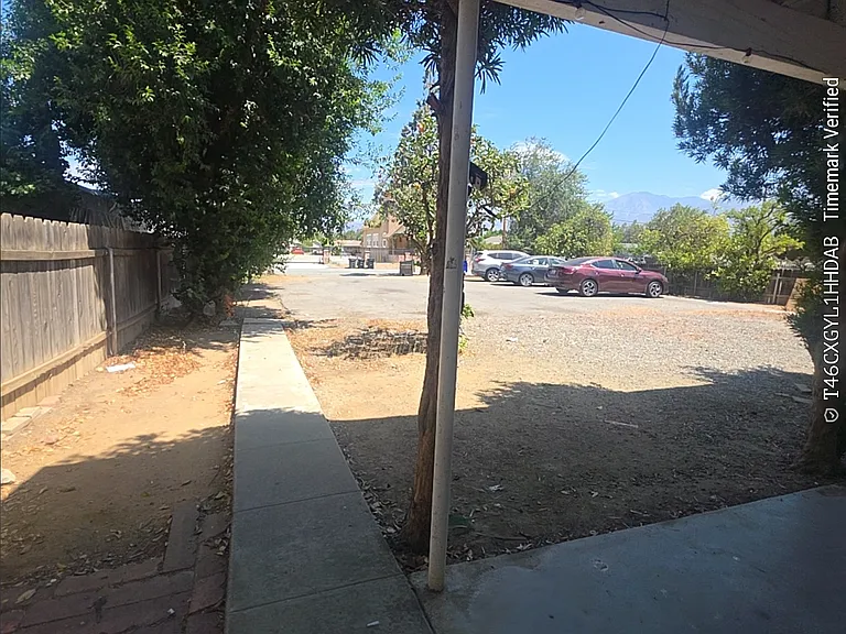 Avenue J — Photo 6