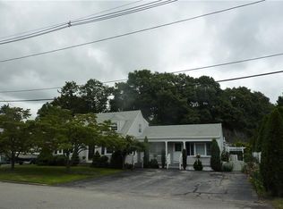6 Farnum Rd, Warwick, RI 02888