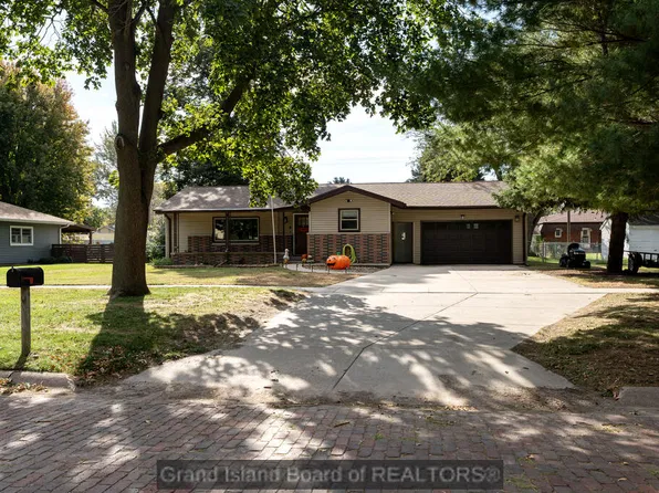 712 L St, Aurora, NE 68818