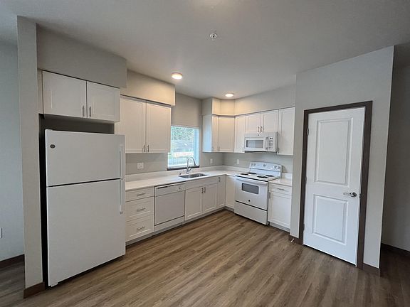 4th image of 2401 Lake Dr Unit 217-1