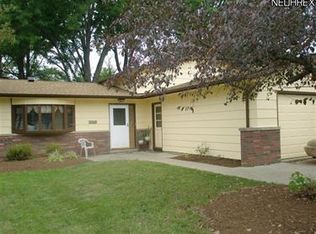 6698 Nancy Dr, North Olmsted, OH 44070