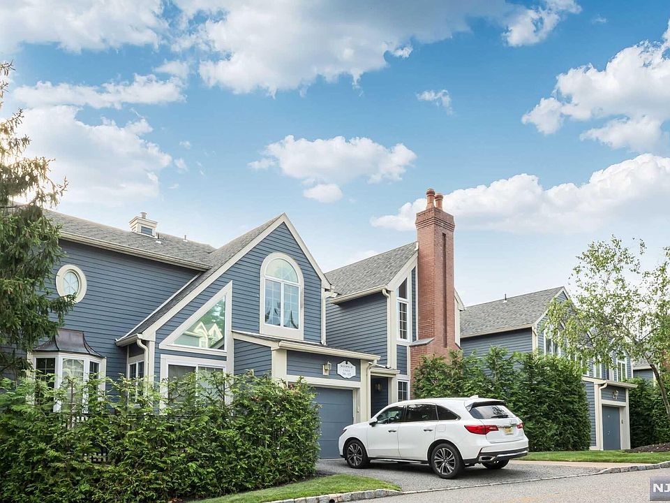 1st image of 318 Cambridge Dr
