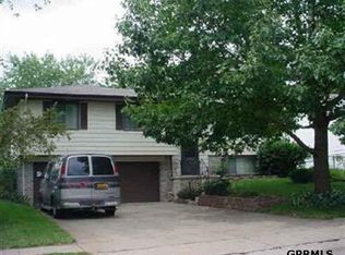 7422 S Thorn Apple Ln, La Vista, NE 68128