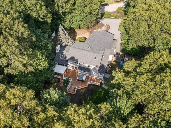 9 Eagle Nest Dr, Lincoln, RI 02865
