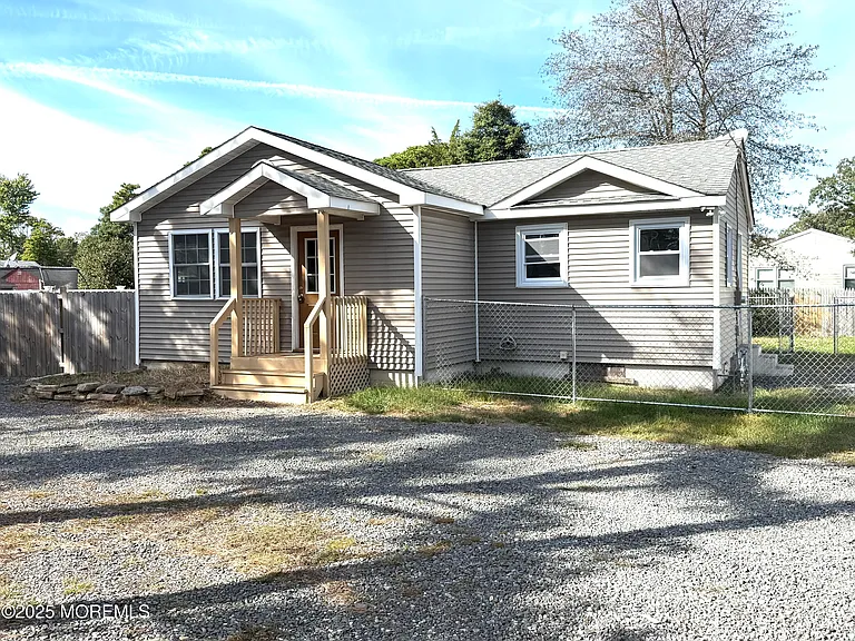 410 Bay Way — Photo 1