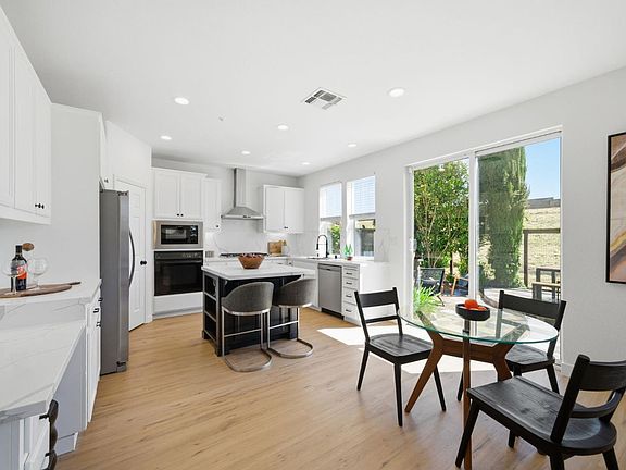 5th image of 182 Emerson Avenue