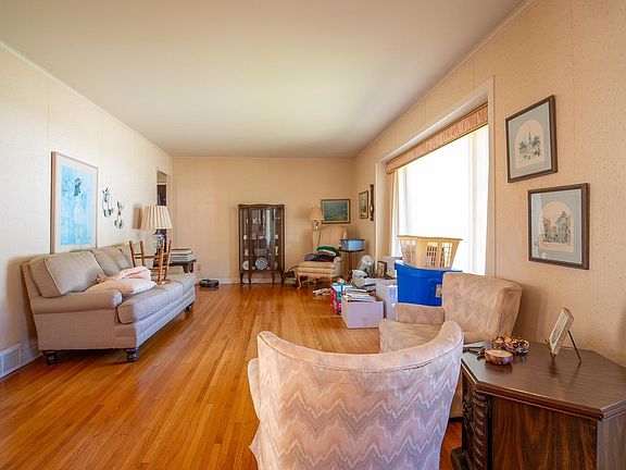5th image of 602 16th St NW