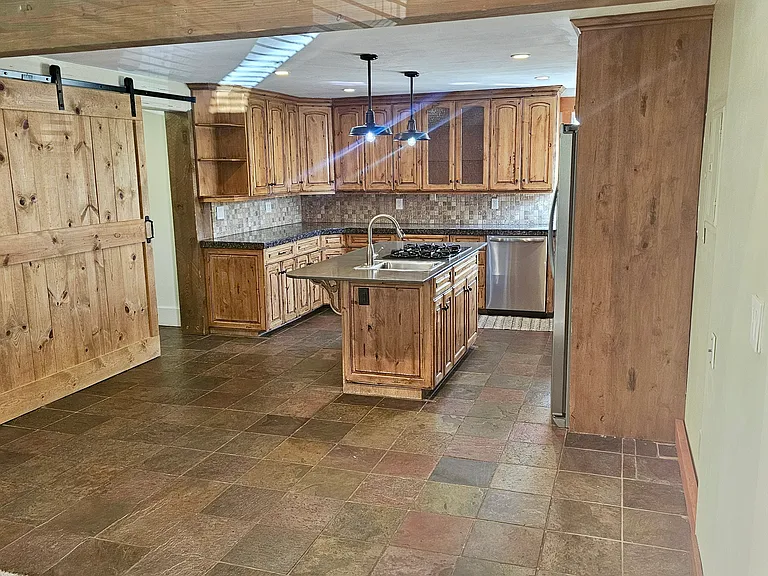 3866 Holiday Curve Dr — Photo 6