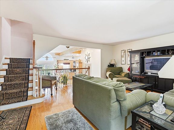 4th image of 318 9th St