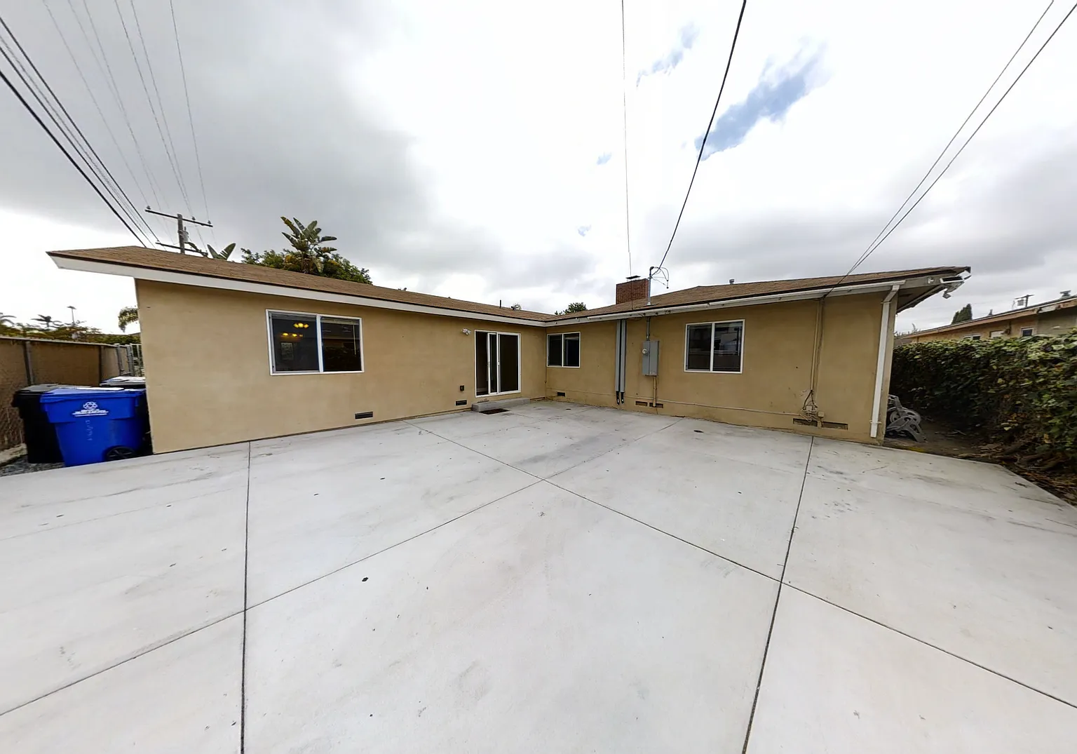 Usually Rents To 8-11 People. Huge 6bd/5ba, Lots Of Parking!! — Photo 3