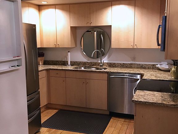 Kitchen / Stainless Appliances / Granite Countertops