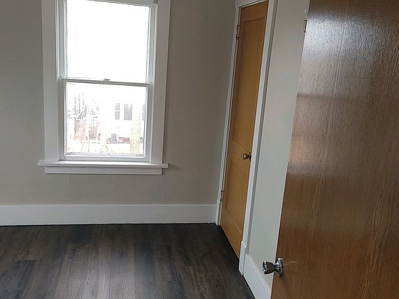 4th image of 1606 E 12th St #1/2