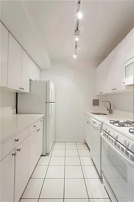 Rented by Mirador Real Estate | media 22