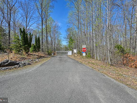 3rd image of Erin Ln
