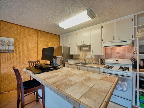 2nd image of 355 Kalanianaole Ave APT 221