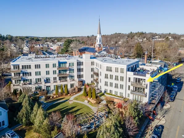 580 Washington St #306, Wellesley, MA 02482