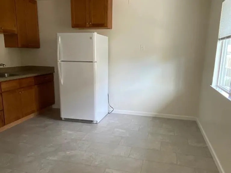 Eat-in kitchen