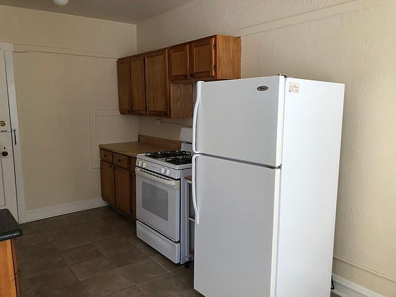 2nd image of 4056 W Belmont Ave APT 2