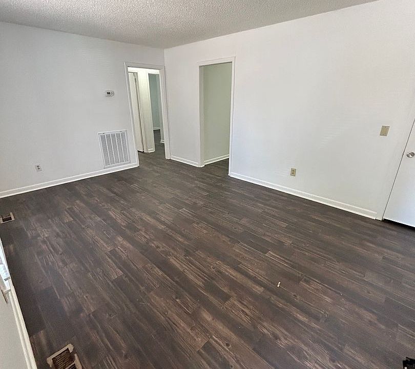 1st image of 4762 Trenton Dr
