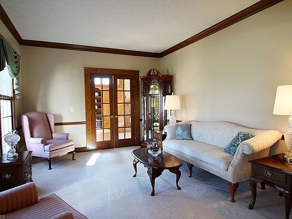 4th image of 6466 Foxglove Dr