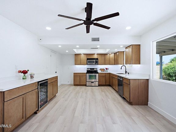 3rd image of 1262 W MENDOZA Avenue