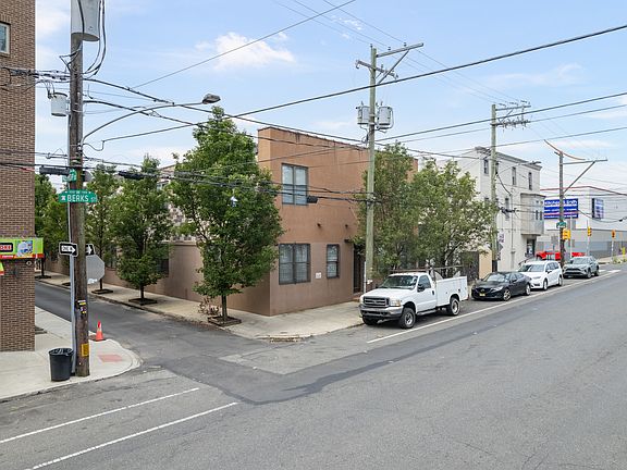 2nd image of 190 W Berks St APT 8