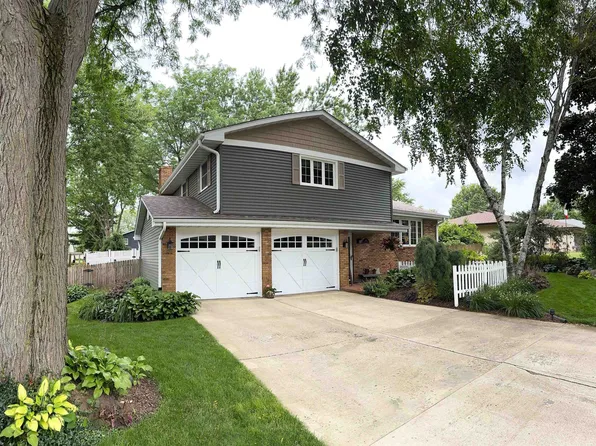 615 S Goodling St, Winnebago, IL 61088