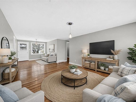 3rd image of 1505 Grand Ave