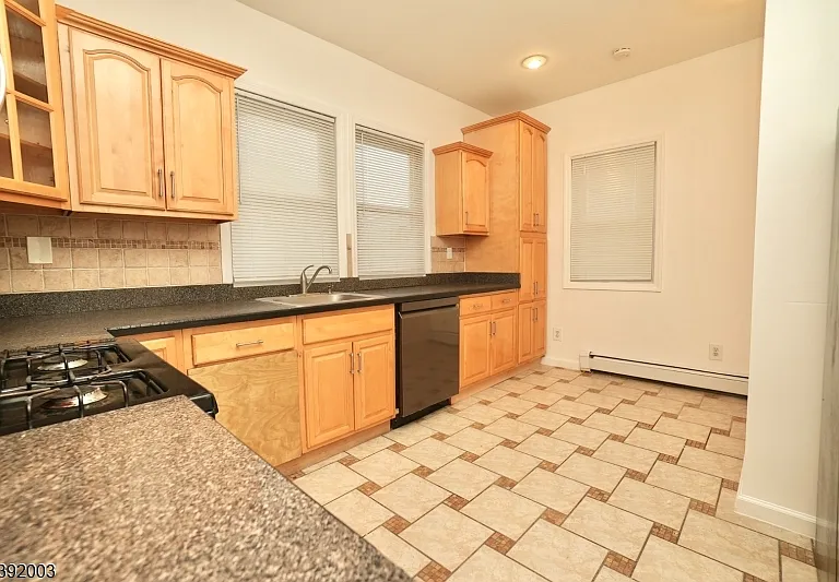 466 Cortlandt St #2 — Photo 4