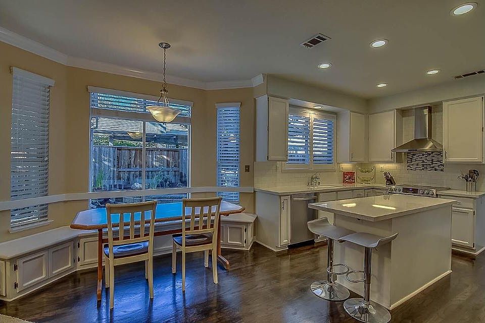 2nd image of 3387 Willowbrook Cir