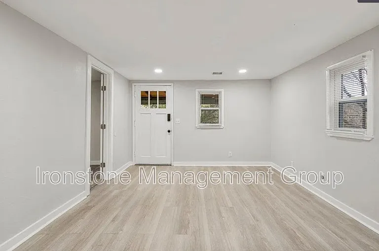 1103 N Franklin Ave W — Photo 11