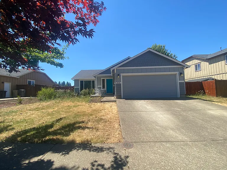 836 Fairmont Dr NE — Photo 1