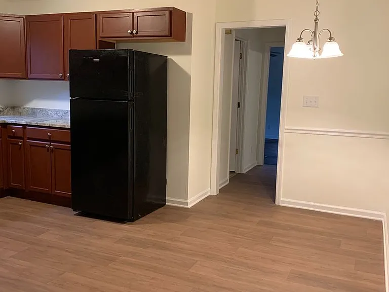 200 Rollingwood Dr — Photo 5