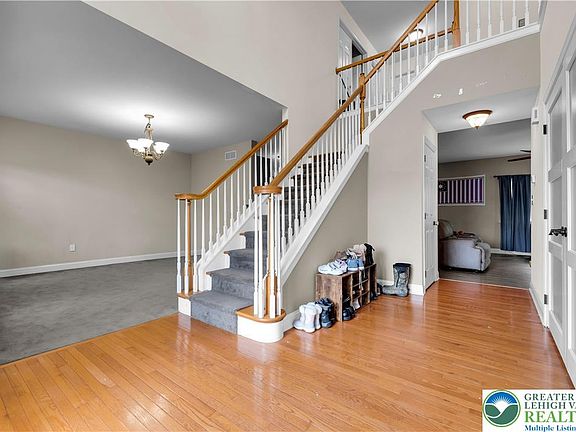 2nd image of 115 Holly Rd