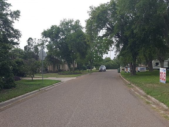 4th image of 1040 N Shore Dr