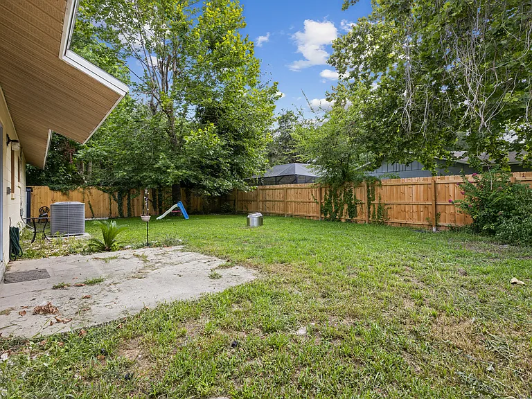 1228 SW 75th Dr — Photo 17