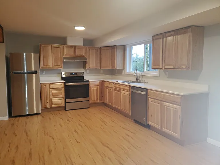 990 Mountain View Rd — Photo 4