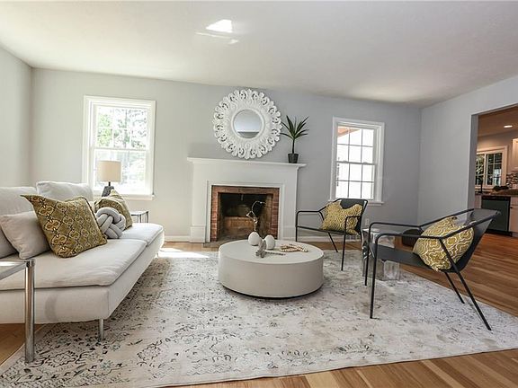 4th image of 38 Shire Oaks Dr