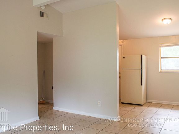 4th image of 1321 Hutchinson Ave